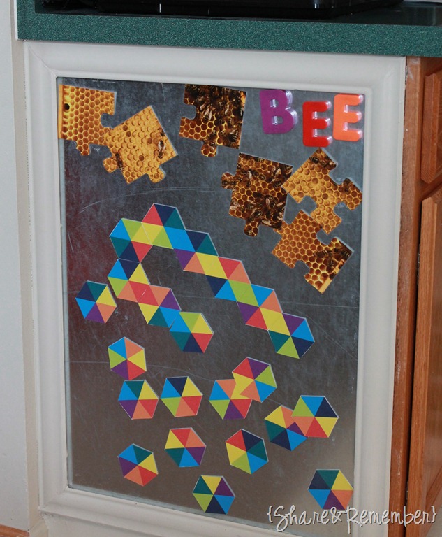 [magnet%2520hexagons%2520bees%255B3%255D.jpg]