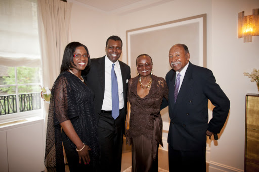 Mark's sister Wendy, Mark, Mark's mother Naomi and father James