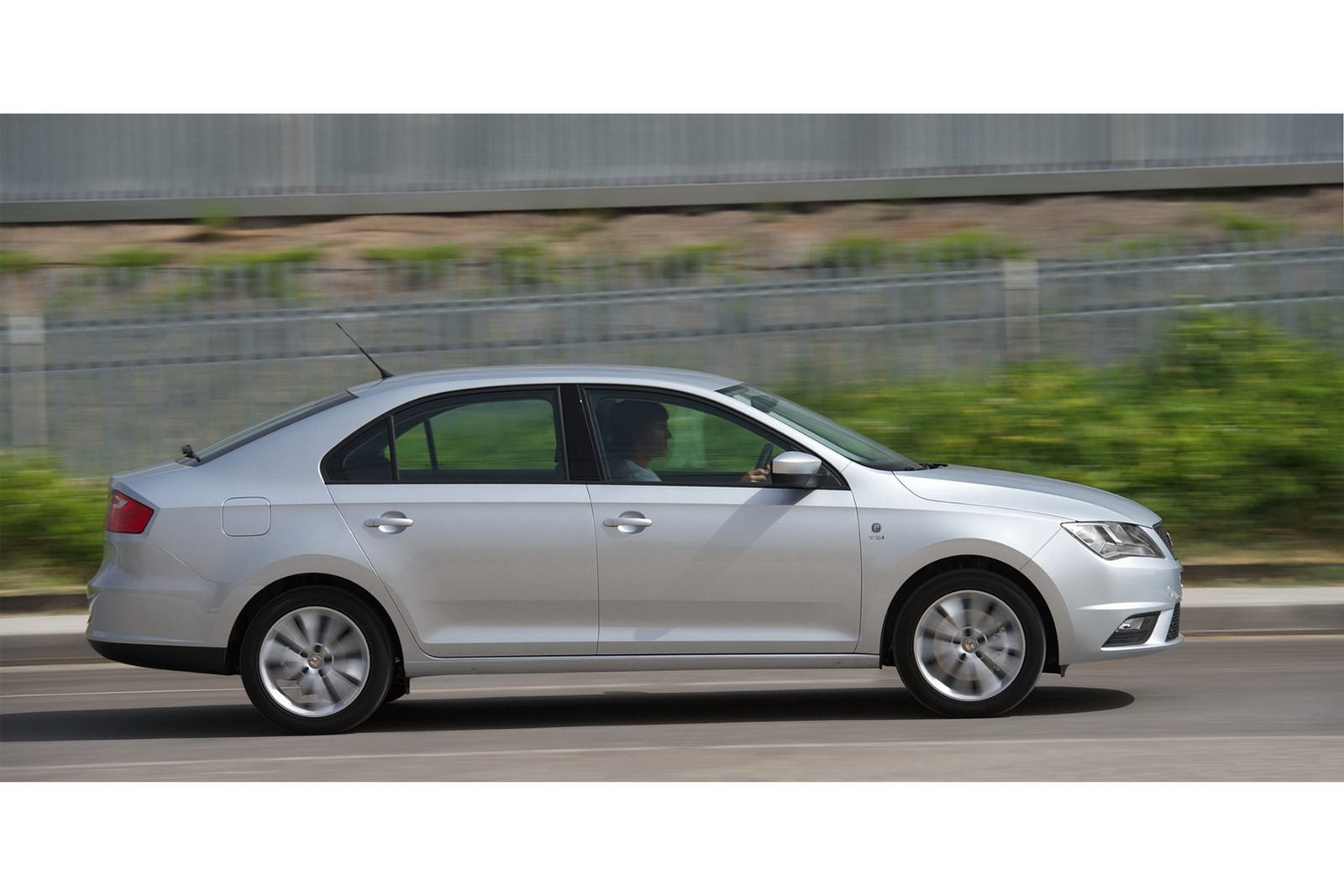 [2013-Seat-Toledo-Sedan-38%255B2%255D.jpg]