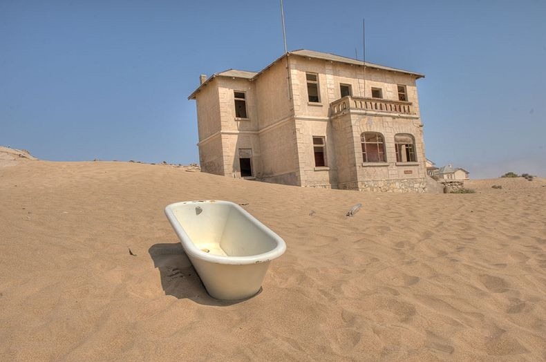 كولمانسكوب.. مدينة الألماس المهجورة  Kolmanskop-92