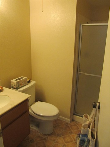[14downstairsbathroom3.jpg]