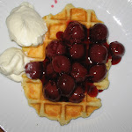 1. kantkring middag 9 jan. 2007 gebakken wafels warme kersen en slagroom door Leida.jpg