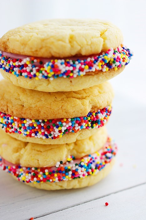 Cake Mix Cookie Sandwiches – A little bit cake, a little bit cookie, alotta delicious! These cookie sandwiches are easy and sprinkle-covered! | thecomfortofcooking.com