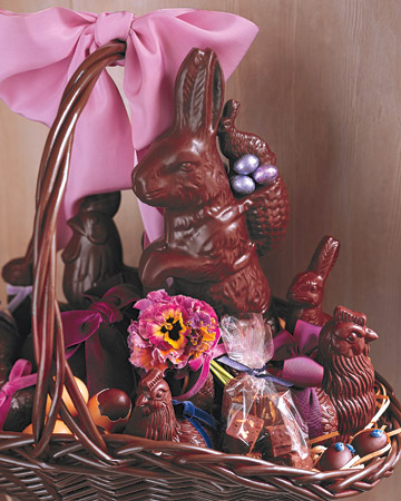This basket would be ideal for a chocolate lover. These browns are so rich and they offset the bright flower well. (marthastewart.com)