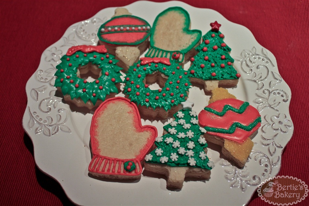 [Christmas-Shortbread-Cookies3.jpg]