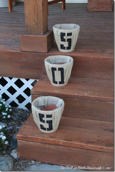 porch and burlap pots 027