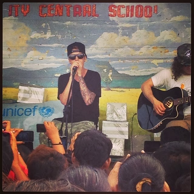 Justin Bieber visits Typhoon Haiyan victims Philippines (2)