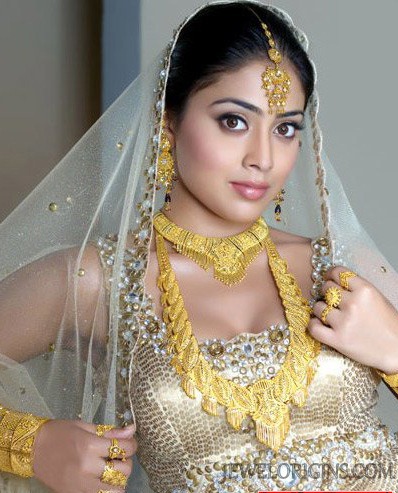 [shriya_Saran_Bridal_Jewellery%255B4%255D.jpg]