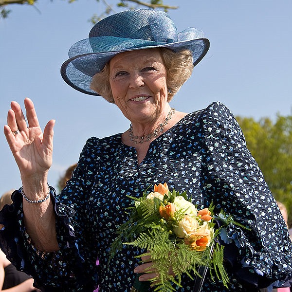 [600px-Koningin_Beatrix_in_Vries%255B4%255D.jpg]