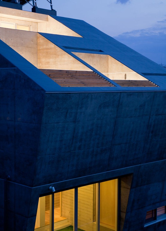 [house%2520in%2520fuji%2520by%2520level%2520architects%25201%255B2%255D.jpg]