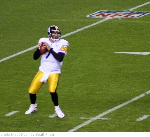 'Roethlisberger Passing' photo (c) 2009, Jeffrey Beall - license: http://creativecommons.org/licenses/by-sa/2.0/