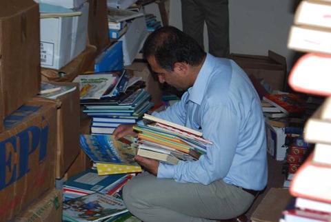 Sorting the books donated by Rotary Books for the World (16) Sorting the books donated by Rotary Books for the World (16)