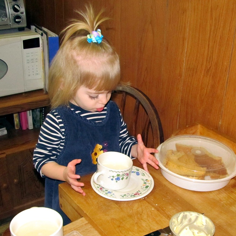 [Elaine%2520has%2520tea%255B4%255D.jpg]