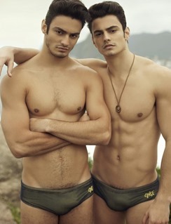Twins-Luis-and-Lucas-Coppini-in-Revista-Junior-Issue-51-01-512x669