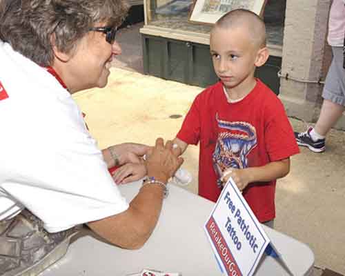 Paula applies a free patriotic tatoo
