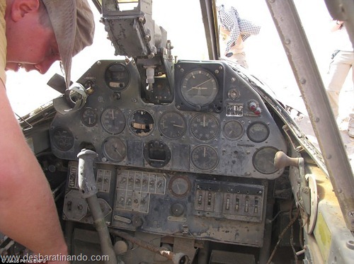 aviao Kittyhawk P-40 encontrado no deserto 70 anos desbaratinando (3) aviao Kittyhawk P-40 encontrado no deserto 70 anos desbaratinando (3)