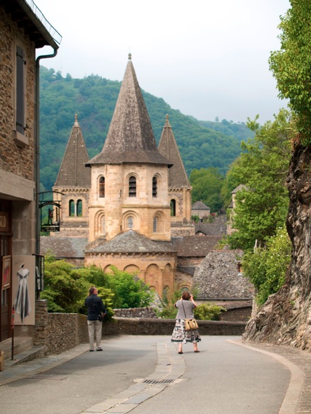 2011 07 28 Voyage France Le village Médiéval de Conques Il était sur la route des pèlerins de Compostelle et mme aujourd hui les pèlerins arrête ici