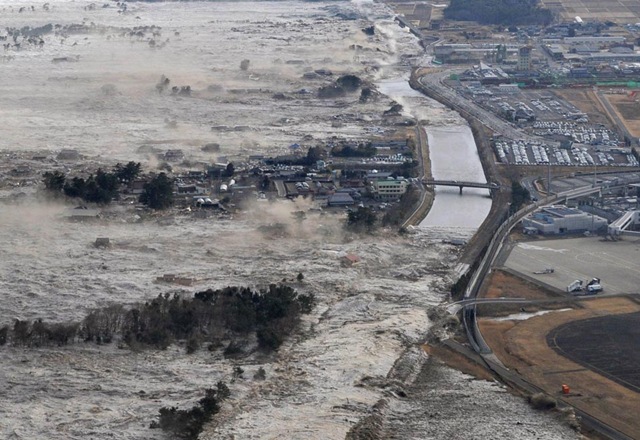 Iwanuma, norte do  Japão. 11/03/2011. Foto: Kyodo News/AP