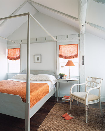 I love painting simple paper lampshades. It is inexpensive, not time consuming, and gives you a real decorating statement. The heavy linen and beautiful Matelassé bed cover are perfectly matched to this country bedroom.