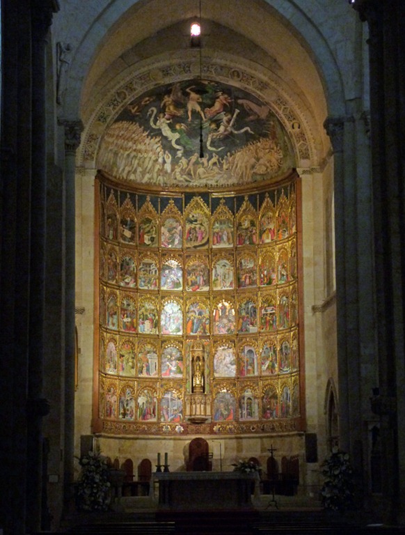 [Salamanca-Old-cathedral-altar-N3.jpg]