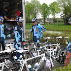Marco Polo Cycling Donckers Koffie getting ready to race. (photo: Remko Kramer)