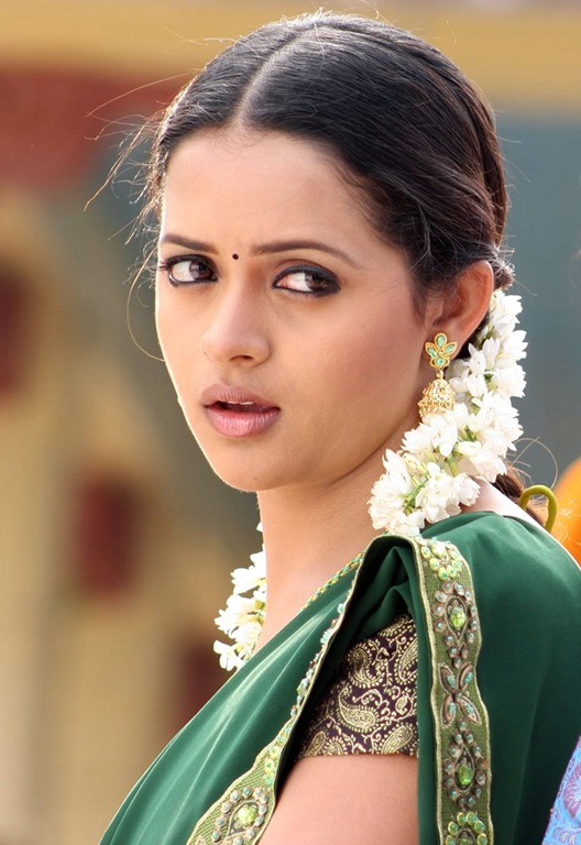 [bhavana_new%2520photoshoot1%255B3%255D.jpg]