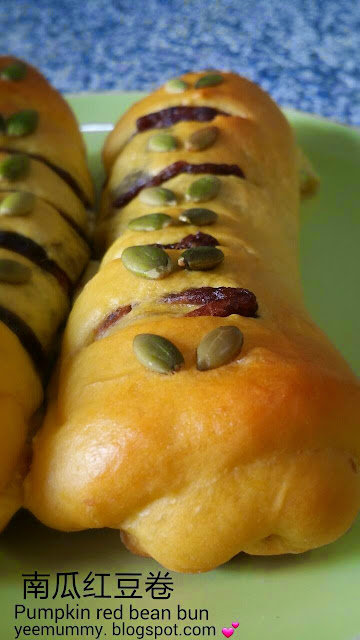 Pumpkin red bean bun 南瓜红豆卷 Pumpkin red bean bun 南瓜红豆卷