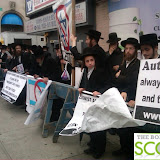 NetureiKartaProtestingOutsideDovHikindSOffice
