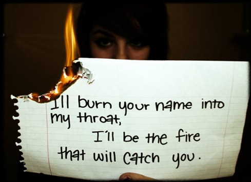 Voy a quemar tu nombre en mi gargantaVoy a ser el fuego que te atrapara