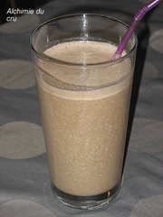 Milk shake (lait d'avoine, tournesol, banane, caroube, pousses de tournesol) Milk shake (lait d'avoine, tournesol, banane, caroube, pousses de tournesol)