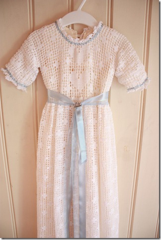 Håndlaget dåpskjole heklet blonder IMG_2229