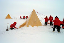 Erecting_Scott_Tent.jpg