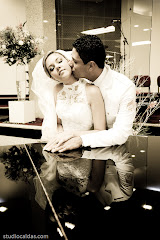 Album (digital) de fotos de Júlia + Gustavo do Studio Caldas, do Rio de Janeiro, RJ. Lincoln Caldas e equipe fazem fotos de casamento (fotografias de casamentos), fotos de making-of (making of de noiva), fotos em estudio (ensaios fotograficos), fotos de casal (ensaios fotograficos de e-session), fotos de familia, videos de casamento (filmagem de casamentos), videos de making-of e clipes de casamento. Fotojornalismo e videojornalismo no Rio de Janeiro, RJ. fotos casamento rio de janeiro fotografias casal rj foto eventos familia noiva ensaio fotografico videos galeria noivas fotografo evento casar retrato fotografía para madrinhas ver maquiagem