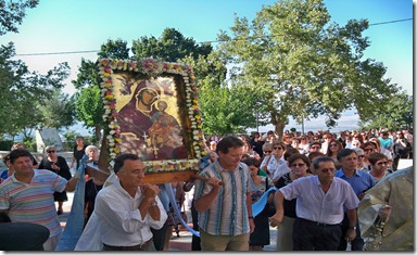 300 ΣΑΛΑΜΙΝΙΟΙ ΣΥΝΟΔΕΥΣΑΝ ΤΗΝ ΠΑΝΑΓΙΑ ΣΤΗΝ ΙΕΡΑ ΜΟΝΗ ΔΑΜΑΣΤΑΣ