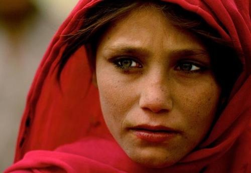 [Photo%2520of%2520an%2520Afghan%2520girl%2520in%2520Zabul%252C%2520Afghanistan%252C%2520by%2520V%25C3%25A9ronique%2520de%2520Viguerie.%255B4%255D.jpg]