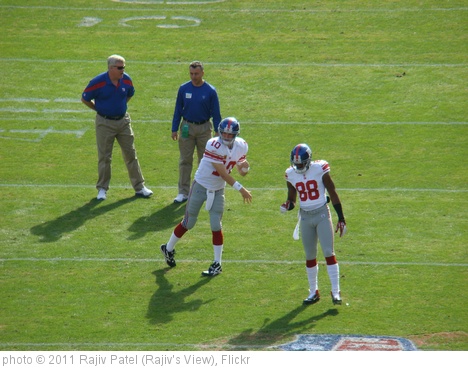'Eli Manning Warms Up with Hakeem Nicks' photo (c) 2011, Rajiv Patel (Rajiv's View) - license: http://creativecommons.org/licenses/by-nd/2.0/