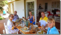 Schöner Lunch bei Francesco & Maria und Alberto & Valentia in ihrer Ferienvilla bei Palau