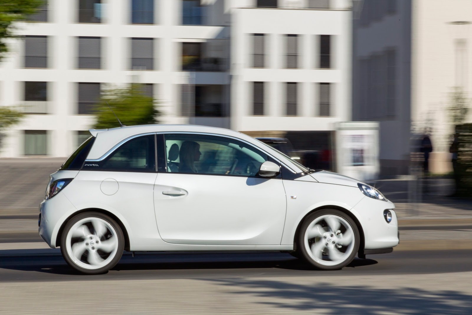 [Opel-Adam-Black-and-White-Link-4%255B2%255D.jpg]