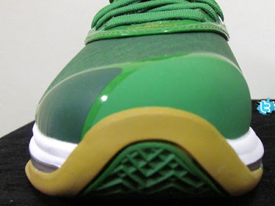 Nike Air Max LeBron 8 V/2 SVSM Unreleased Sample nike air max lebron 9 v2 svsm away pe 1 04 Nike Air Max LeBron 8 V/2 SVSM Unreleased Sample