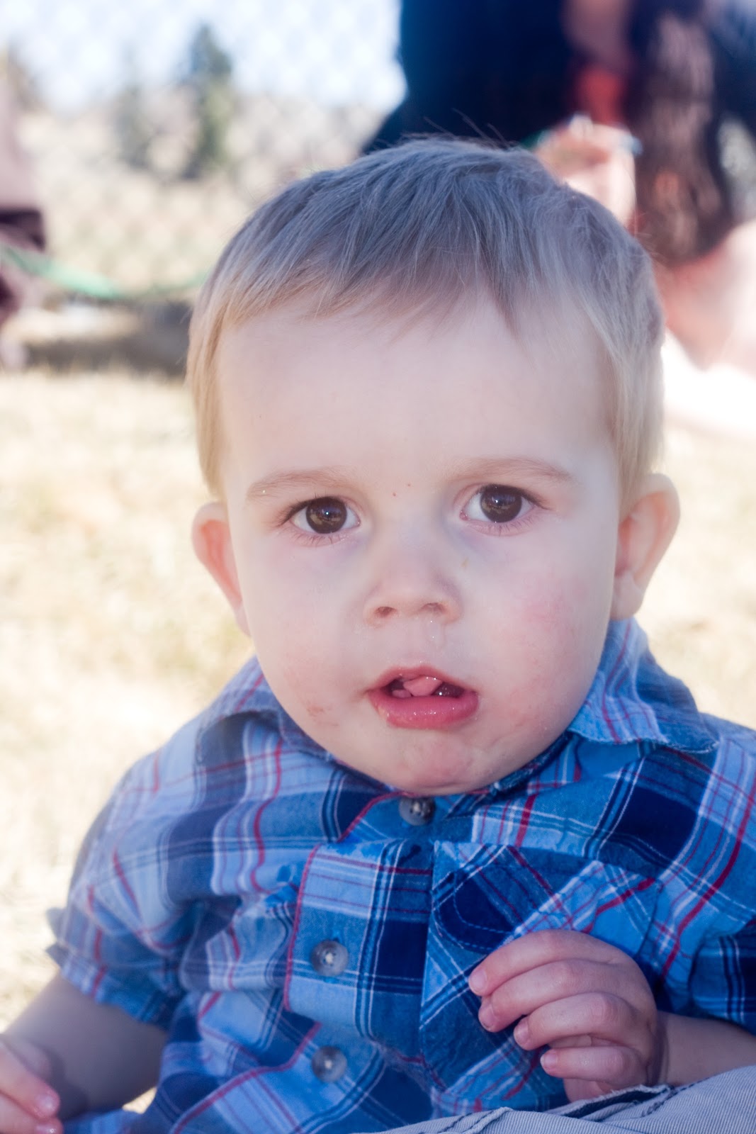 [03%252030%252013_hunt%2520jacob%2520eating%2520candy%255B7%255D.jpg]