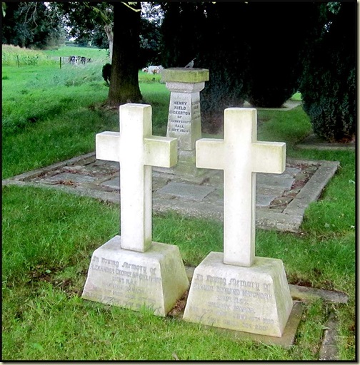 The graves of two WW1 airmen at Siddington
