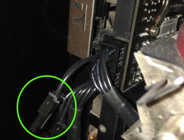 Picture of the PCI-E power cables connected to the GTX 670 graphics card
