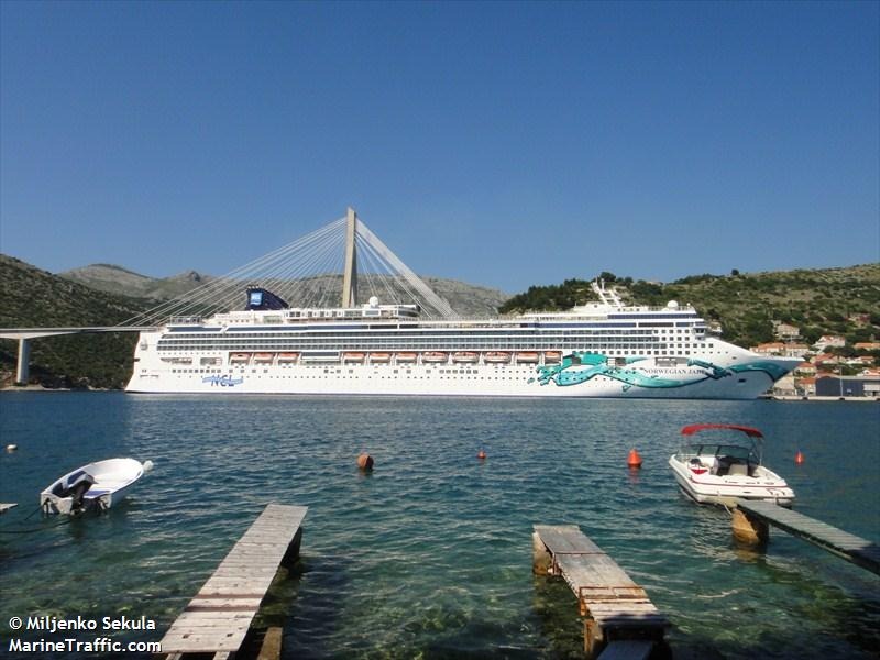 [NORWEGIAN_JADE%2520%25282%2529%255B28%255D.jpg]