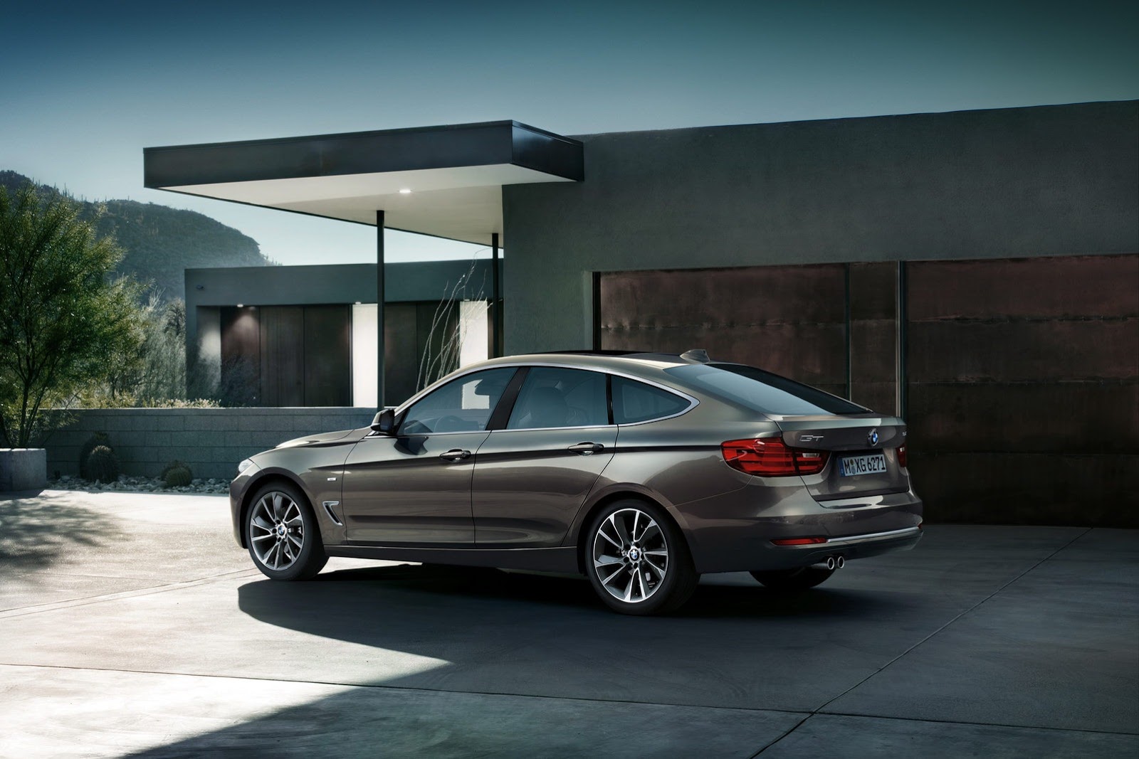 BMW-3-GT-CarScooP91[2].jpg
