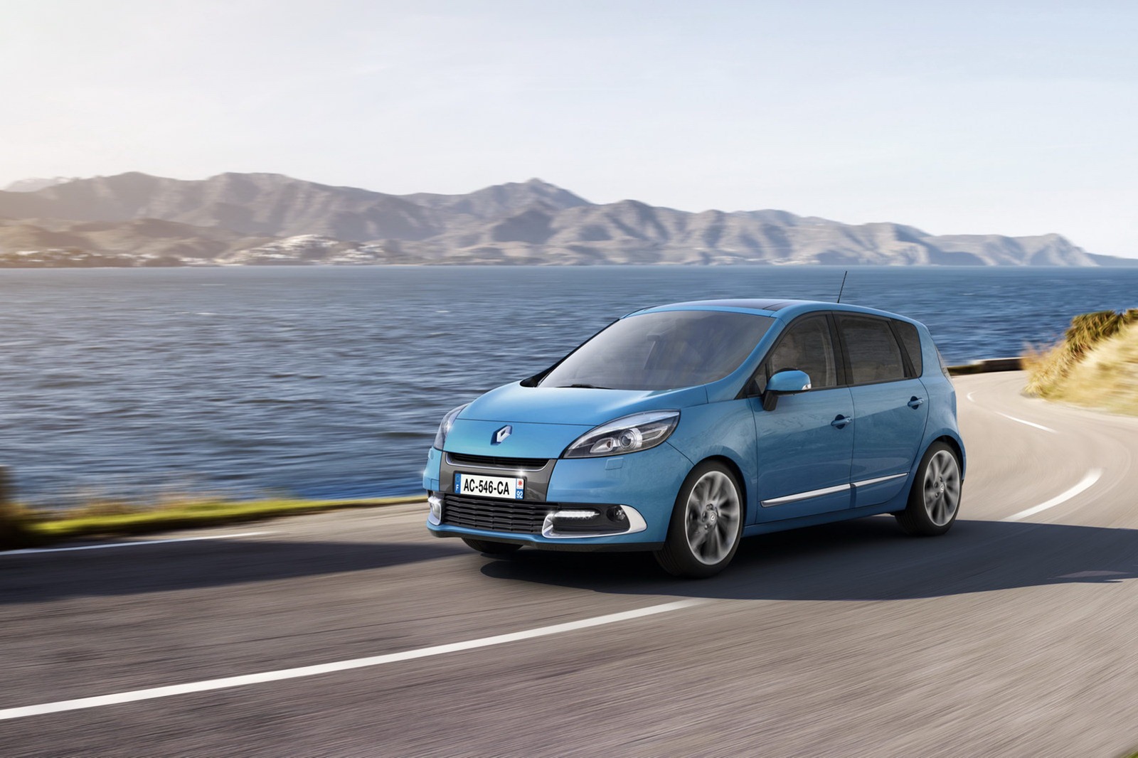 2012-Renault-Scenic-Grand-Scenic-25[2].jpg