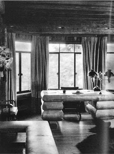 Some lodge decorating can go a bit over the top with the use of wood, but I actually like the natural material of this desk. It's very simple and straightforward. Wonundra in 1930. (
