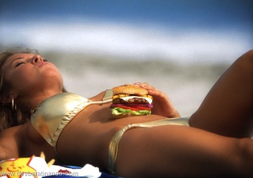 gatas mulheres comendo hamburgers  (1)