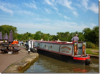 1 bottom soulbury lock outside 3 locks pub