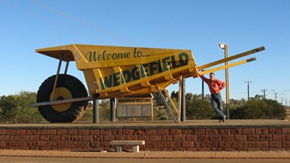 WHEELBARROW WEDGEFIELD