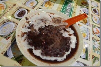 black glutonious rice dessert with coconut milk